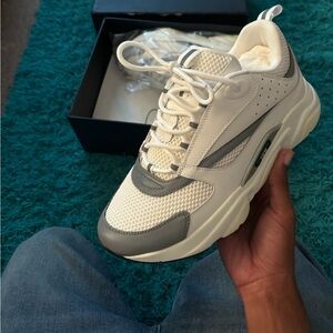 Size 9.5 - Dior b22 white